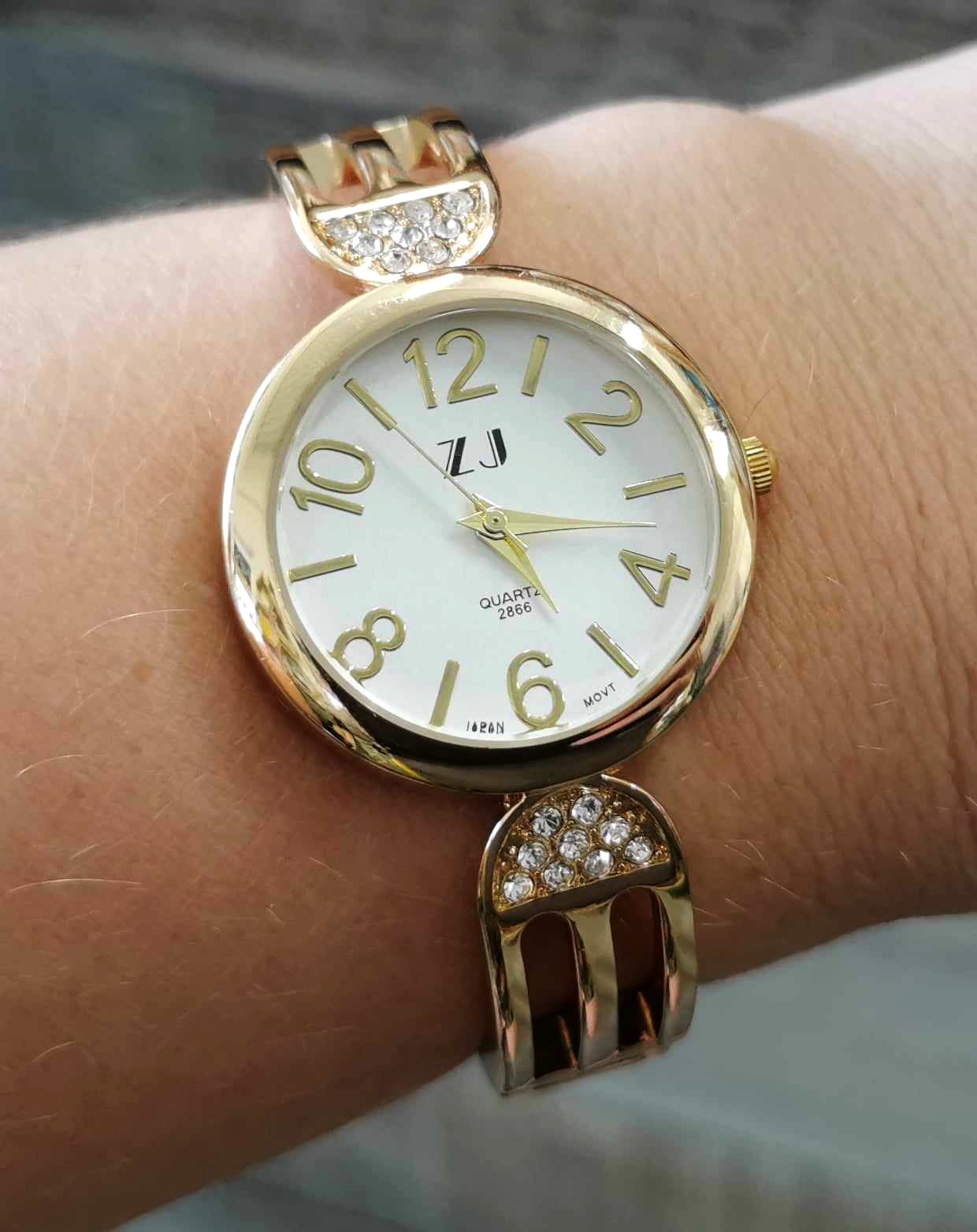 Montre bangle femme ronde or